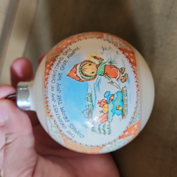 1981 Vintage Hallmark Betsy Clark Glass Ornament - Picture 6 of 9